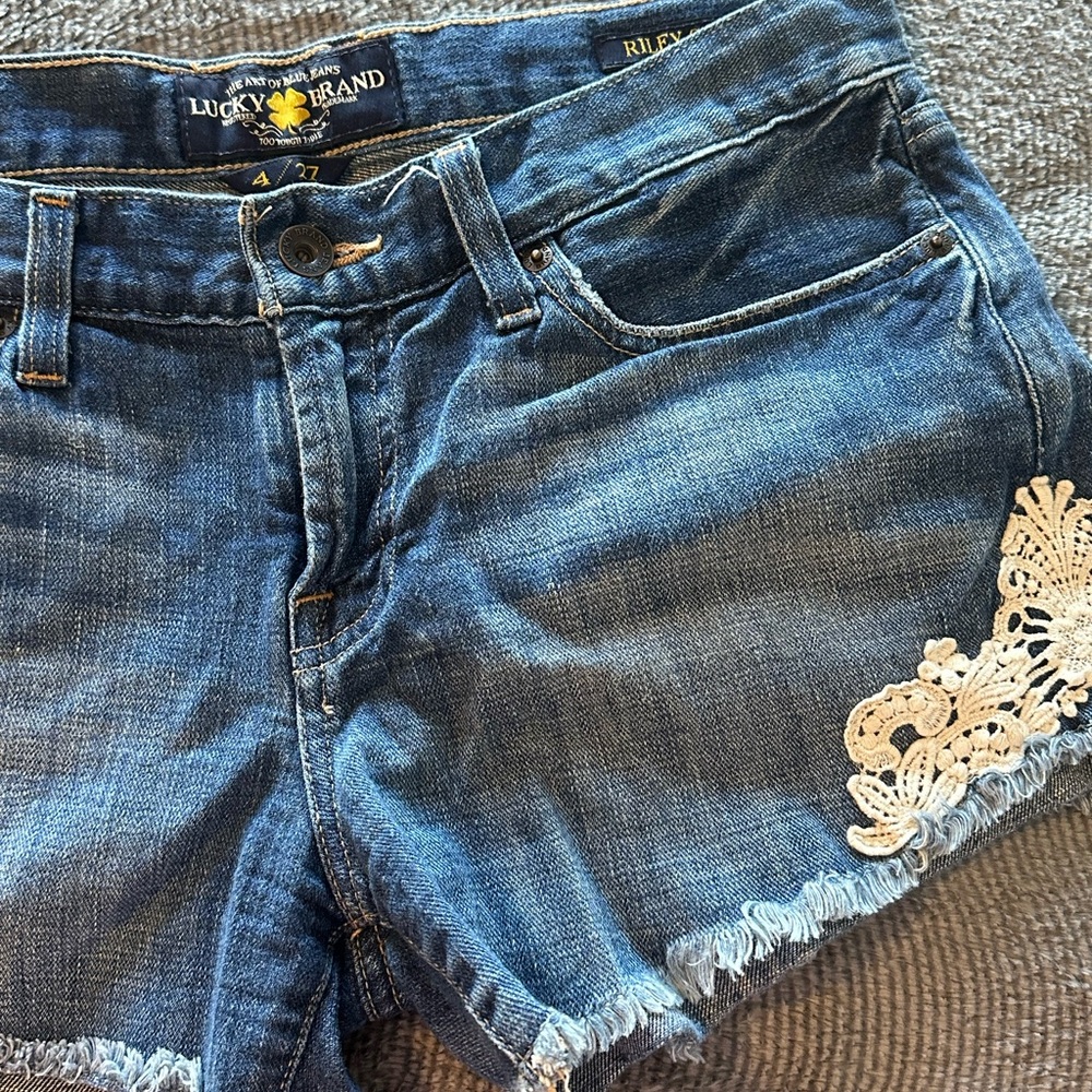 Lucky brand denim short with lace detail